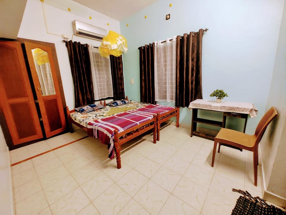 Bed, Photo of the whole room, Bedroom, wardrobe, air conditioner