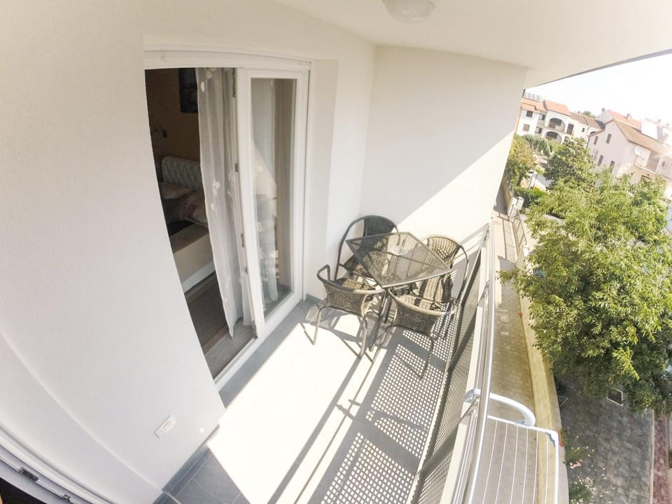Balcony/Terrace, Quiet street view
