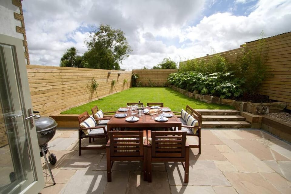 Patio, Garden, Dining area, Garden view