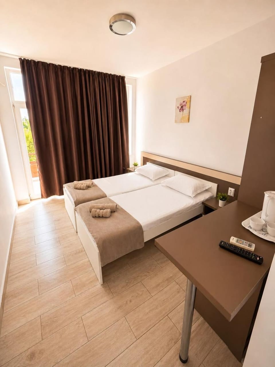 Bed, Photo of the whole room, Bedroom, towels