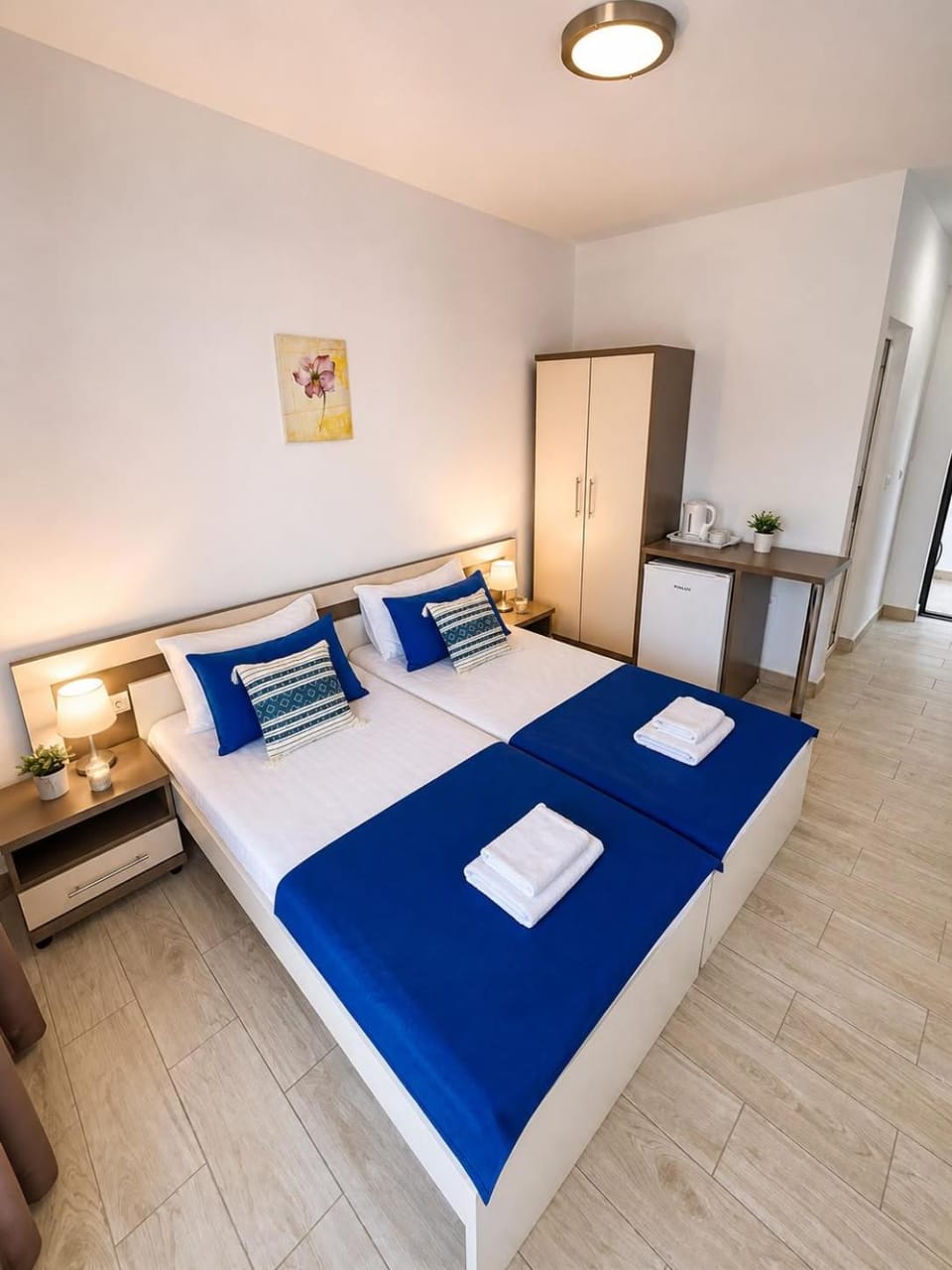 Bed, Photo of the whole room, Bedroom, wardrobe