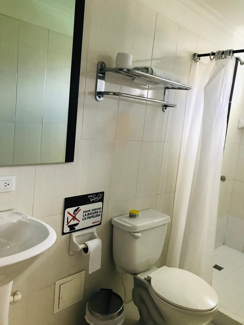 Shower, Toilet, Bathroom, towels