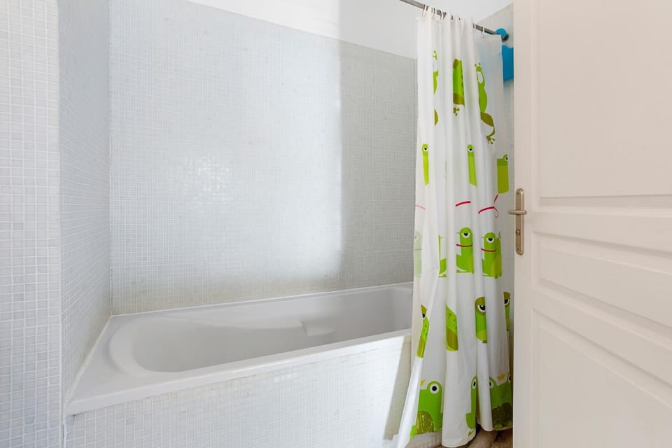 Bathroom, Living room