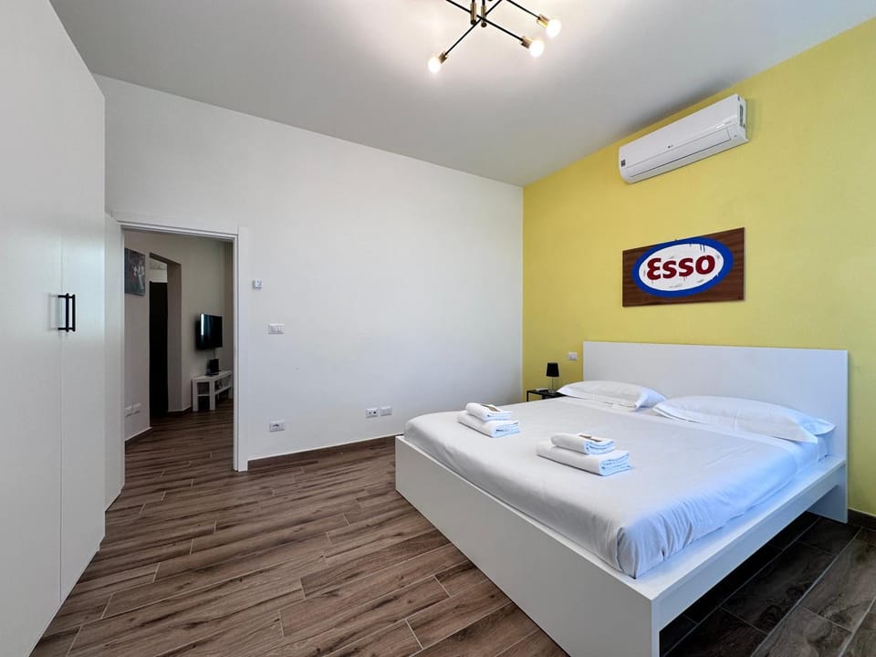 Bed, Photo of the whole room, Bedroom, wardrobe