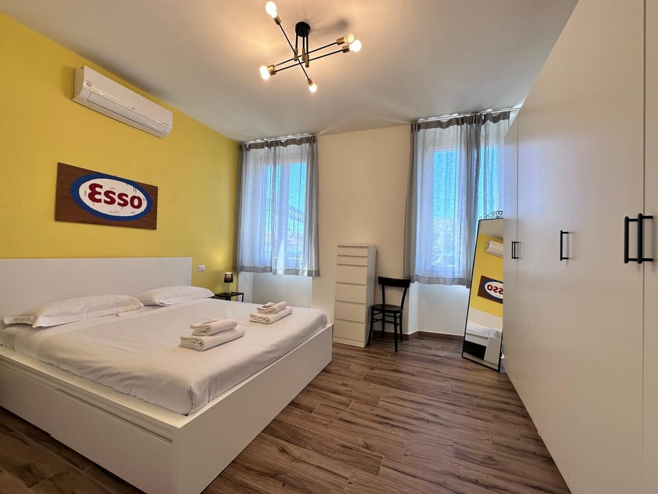 Bedroom, air conditioner