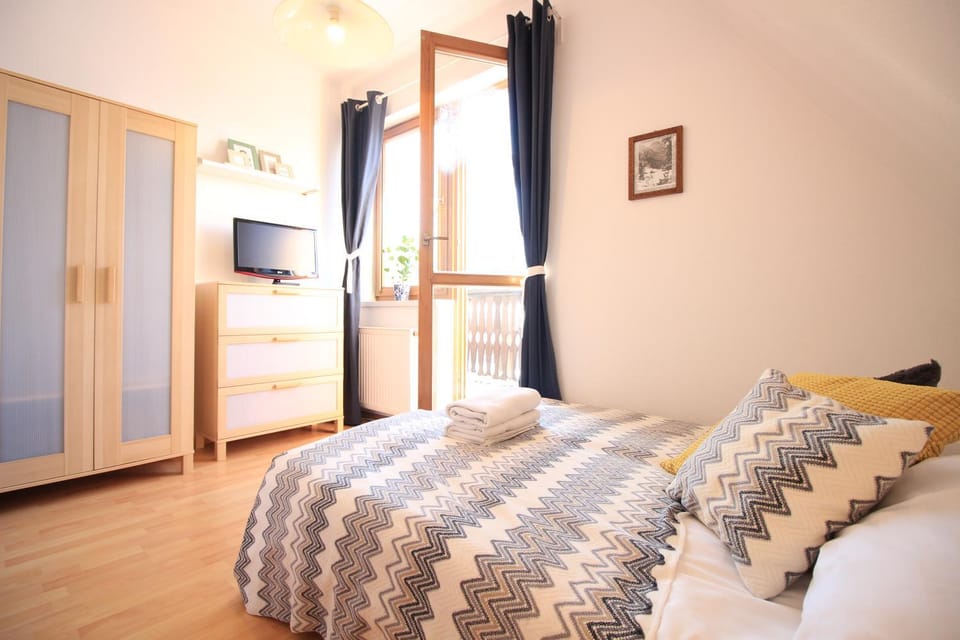 Patio, TV and multimedia, Bedroom
