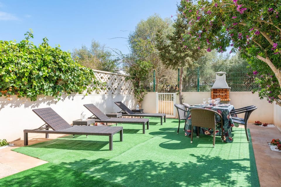 Property building, Balcony/Terrace, Living room