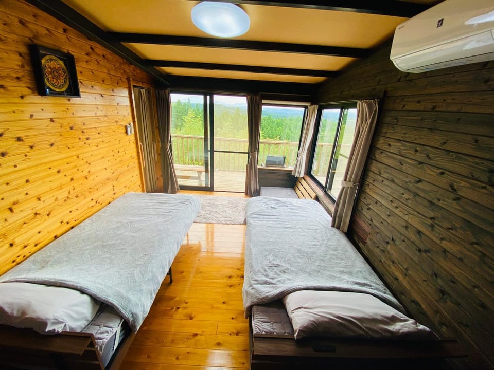 黒川温泉から車で10分、阿蘇一望の貸切サウナ&一棟貸切宿【Deepspot】 House in Fukuoka Prefecture