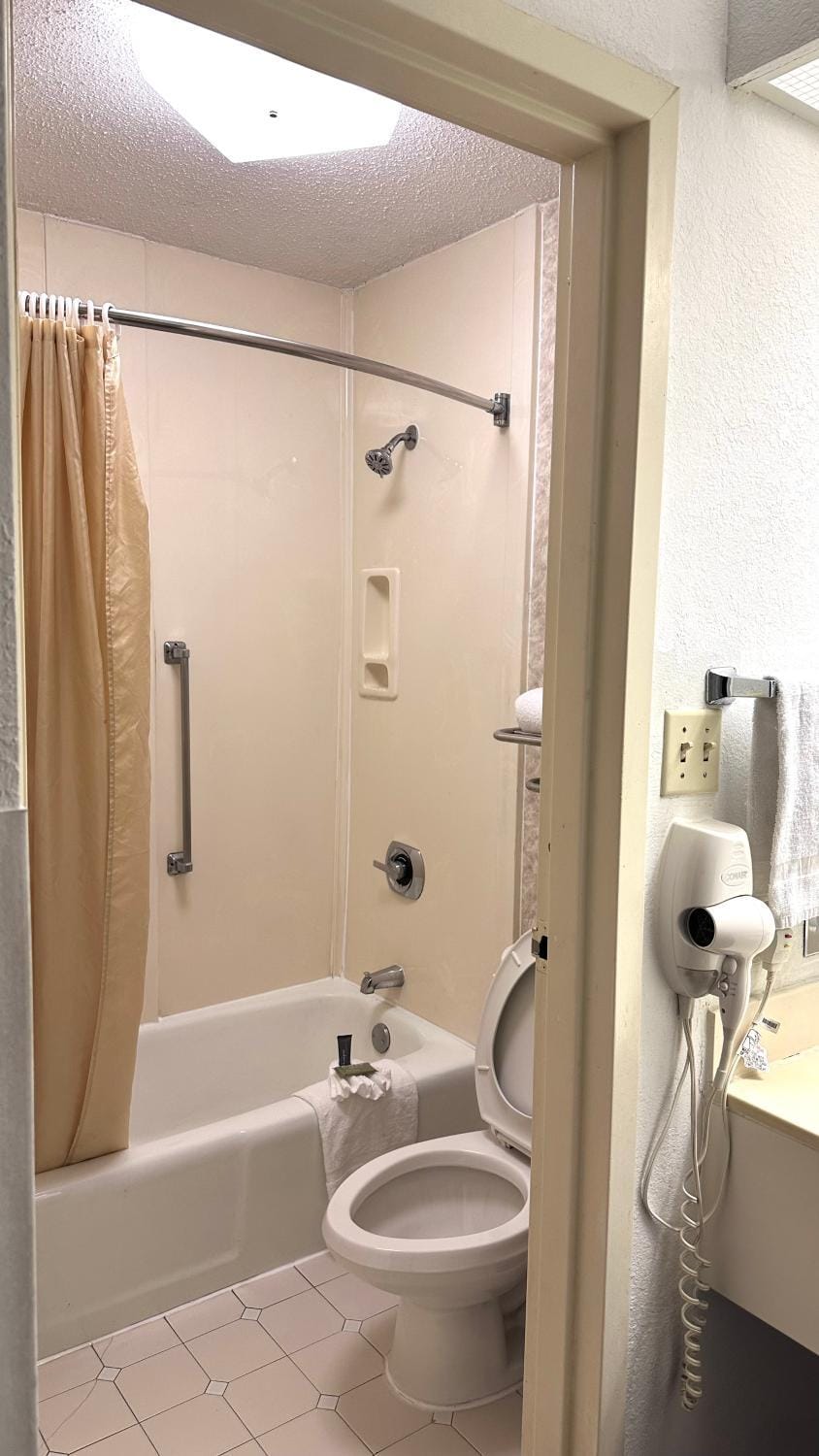 Shower, Toilet, Bathroom, Bath, towels
