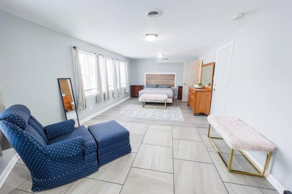 Relaxing 3BR 3 Bath close to the falls Apartment in Niagara Falls