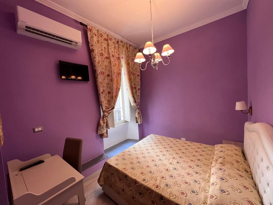 Bed, TV and multimedia, Bedroom, towels, air conditioner