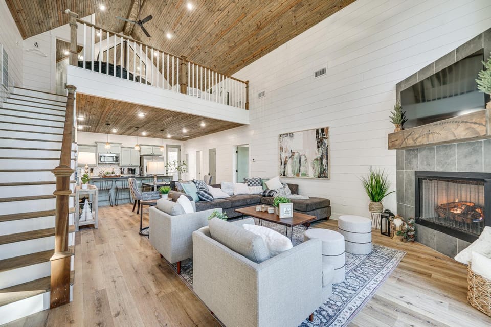 Broken Bow Cabin w/ Hot Tub & Covered Deck! Cabin in Oklahoma