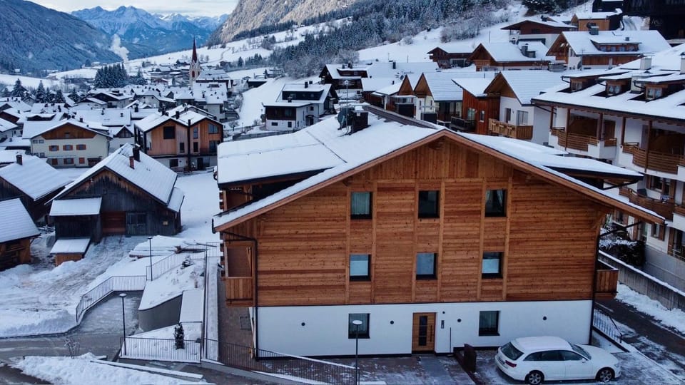 Property building, Bird's eye view, Mountain view
