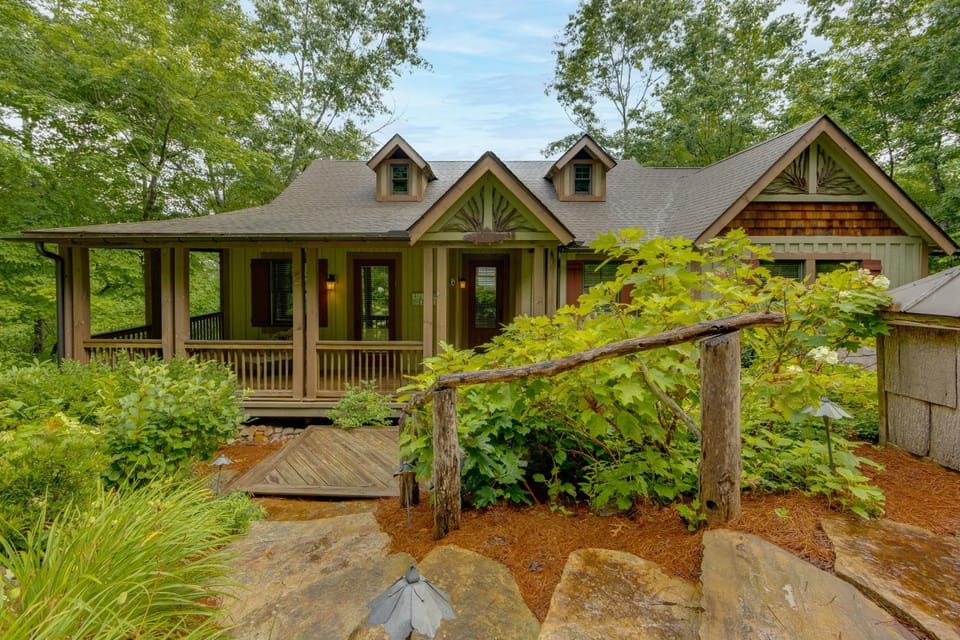 Hike & Boat: Cozy Bear Lake Cottage! House in Tennessee
