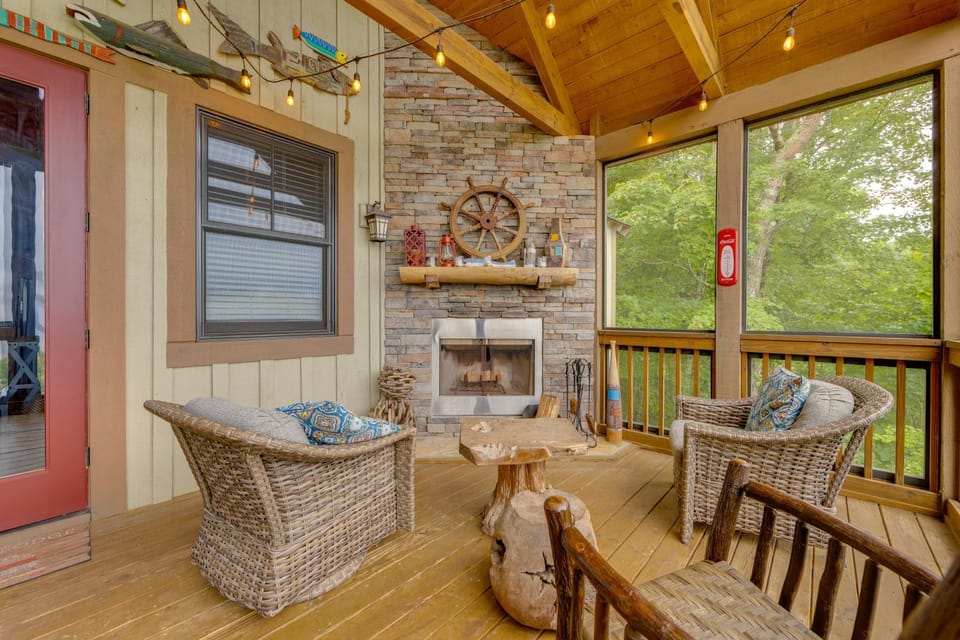 Hike & Boat: Cozy Bear Lake Cottage! House in Tennessee