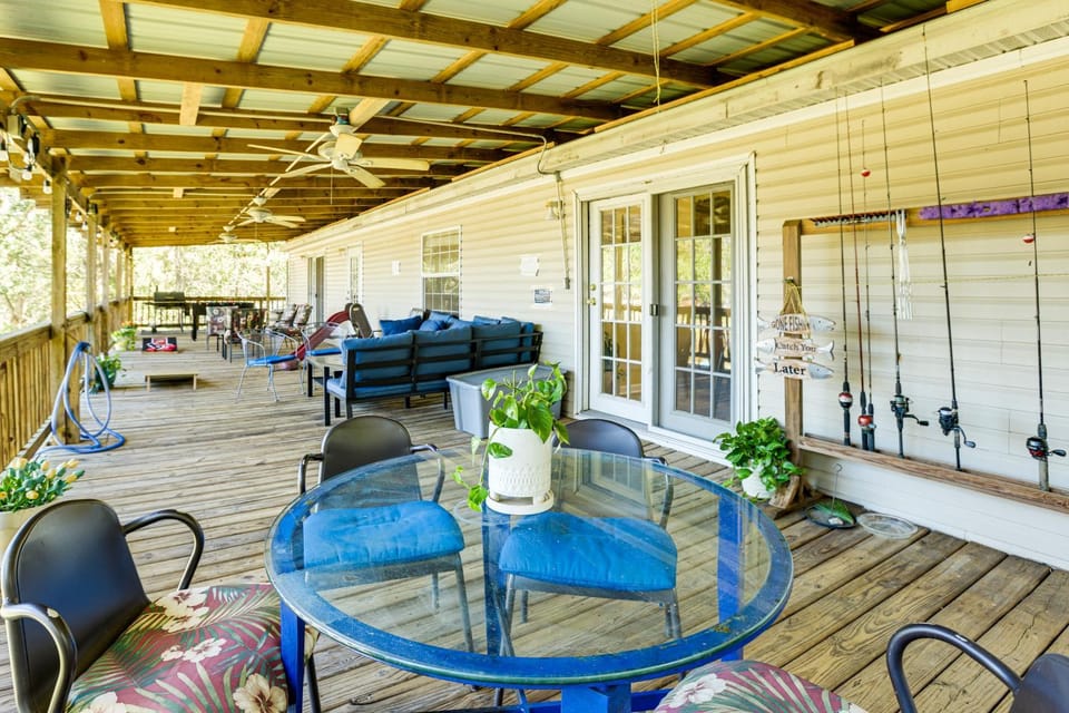 Lake Livingston Home w/ Dock & Deck! House in Lake Livingston