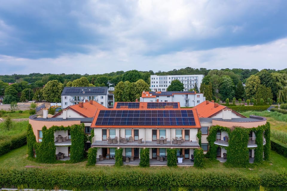 Property building, Spring, Day, Natural landscape, Garden, Garden view