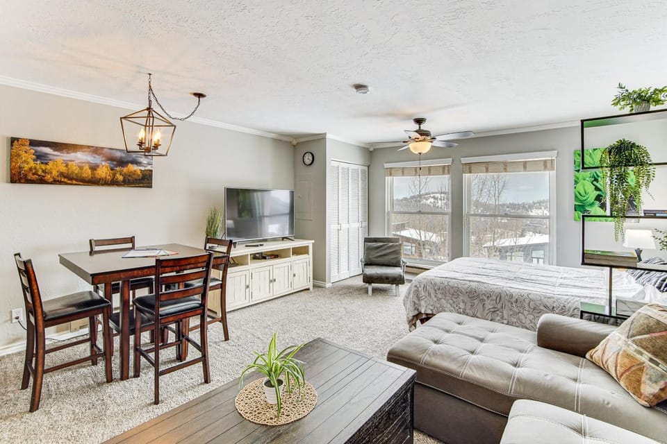 Near Hiking & Biking: Mtn-View Brian Head Studio! Apartment in Brian Head