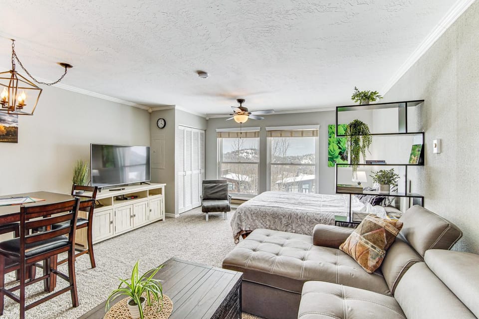 Near Hiking & Biking: Mtn-View Brian Head Studio! Apartment in Brian Head
