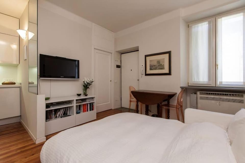 Bed, Seating area