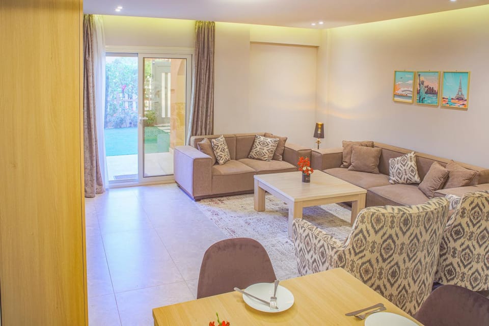 Living room, Seating area, Dining area
