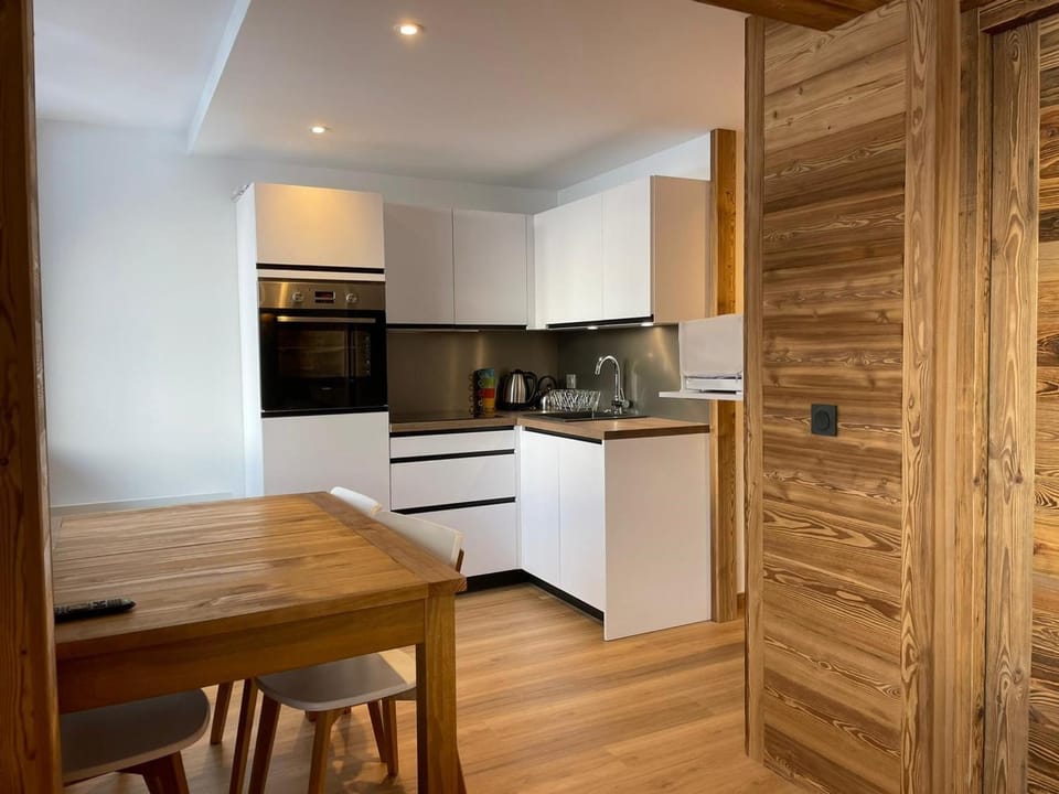 Appartement rénové avec balcon skis aux pieds à Tignes - FR-1-502-548 Apartment in Tignes