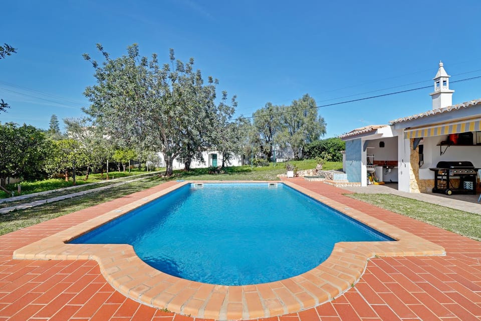 Property building, Day, Pool view, Swimming pool