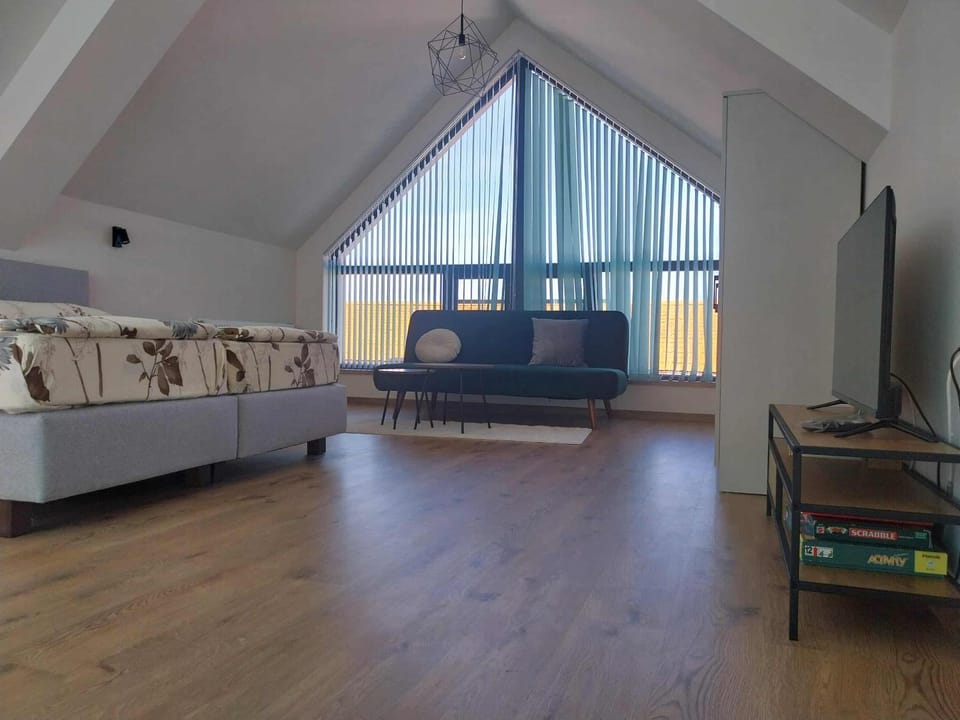 Communal lounge/ TV room, TV and multimedia, Seating area, Evening entertainment