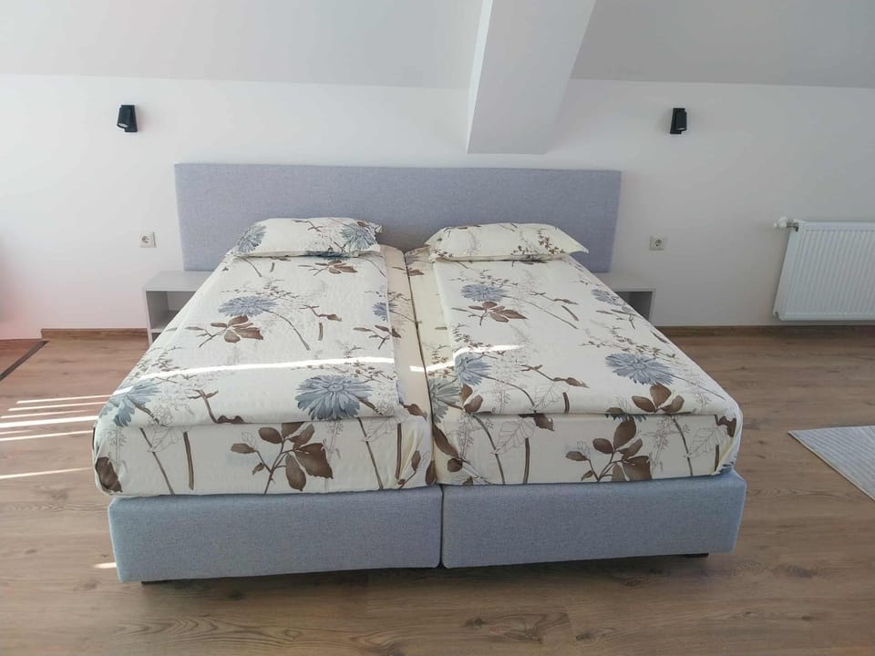 Bed, Photo of the whole room, Bedroom, internet