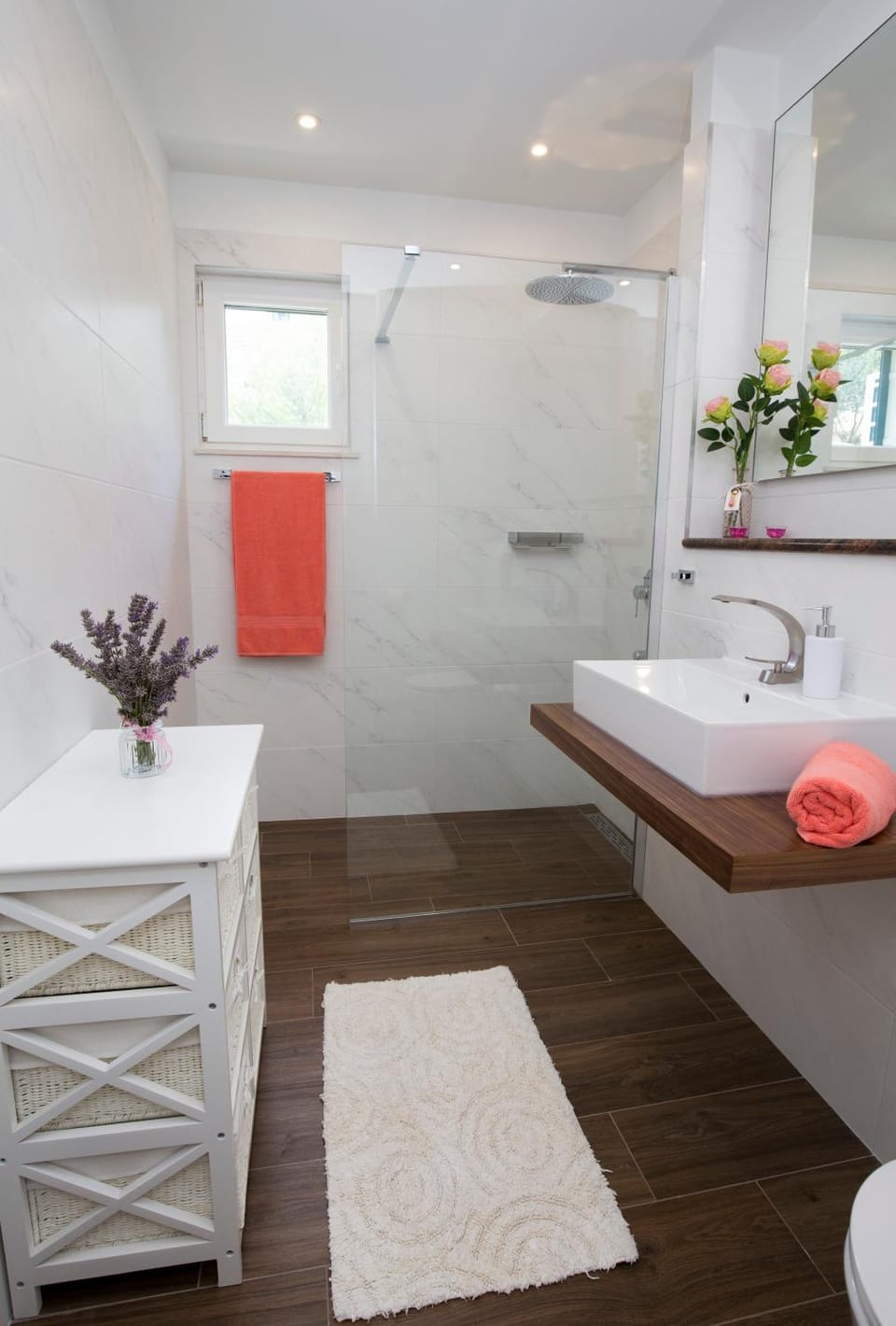 Bathroom, Decorative detail