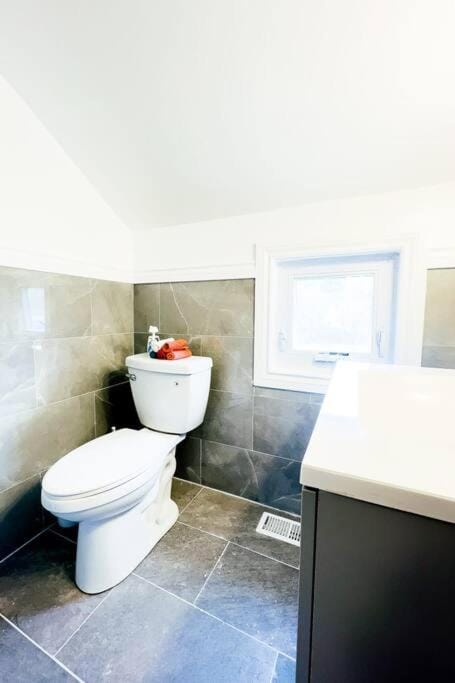 3BR House Near Falls, Casino & Attractions House in Niagara Falls