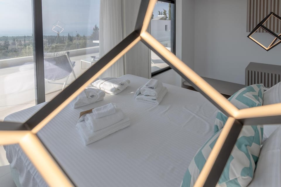 Bed, Photo of the whole room, towels