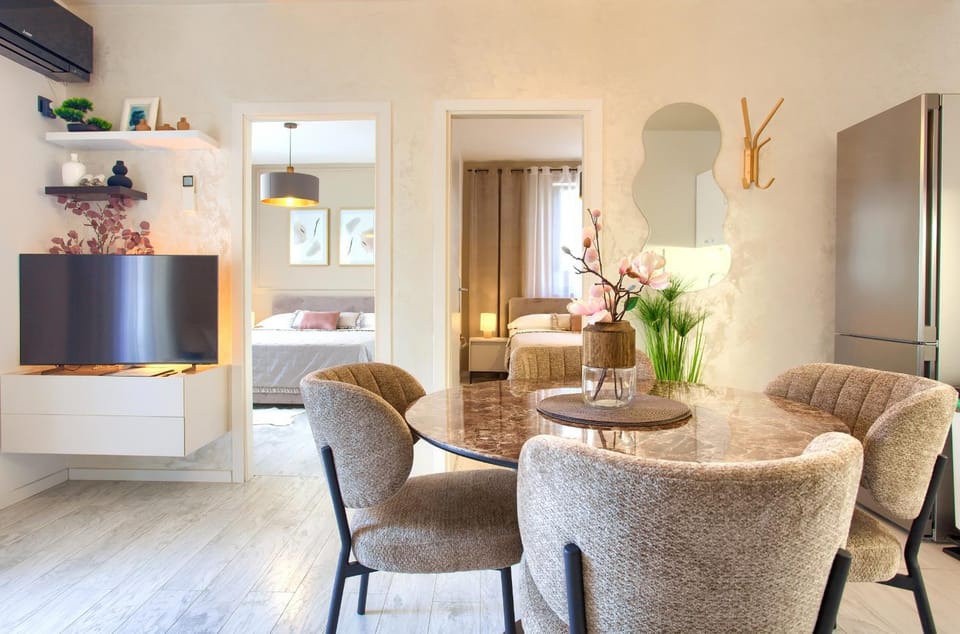 Communal lounge/ TV room, TV and multimedia, Kitchen or kitchenette, Living room, Seating area, Dining area, Evening entertainment