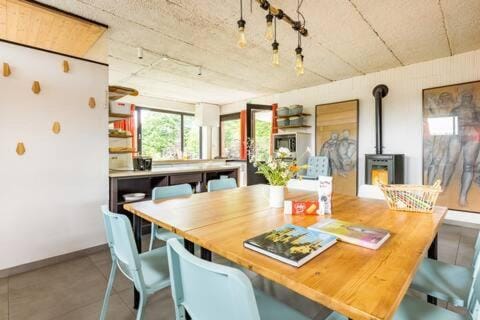 Kitchen or kitchenette, Seating area, Dining area