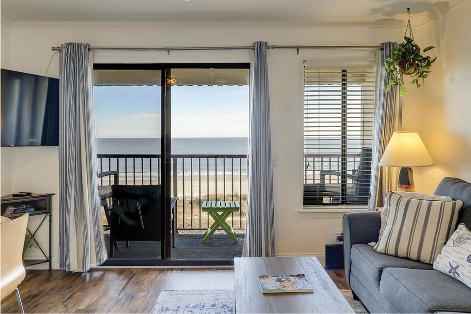 Two Community pools Queen Bunk Beds Sleeper sofa Bikes & Beach Gear included House in Hilton Head Island