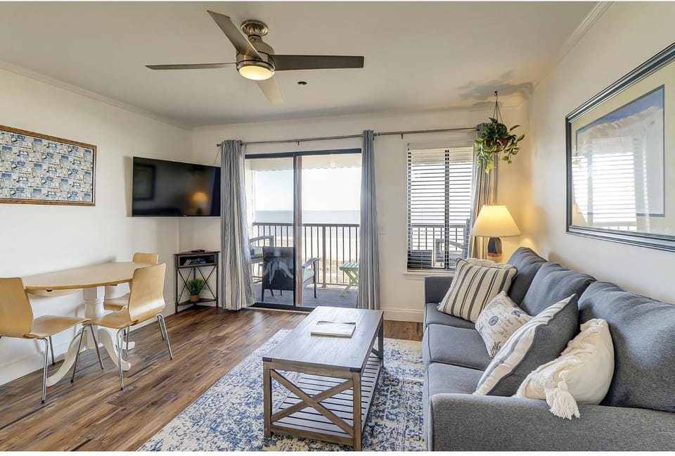 Two Community pools Queen Bunk Beds Sleeper sofa Bikes & Beach Gear included House in Hilton Head Island