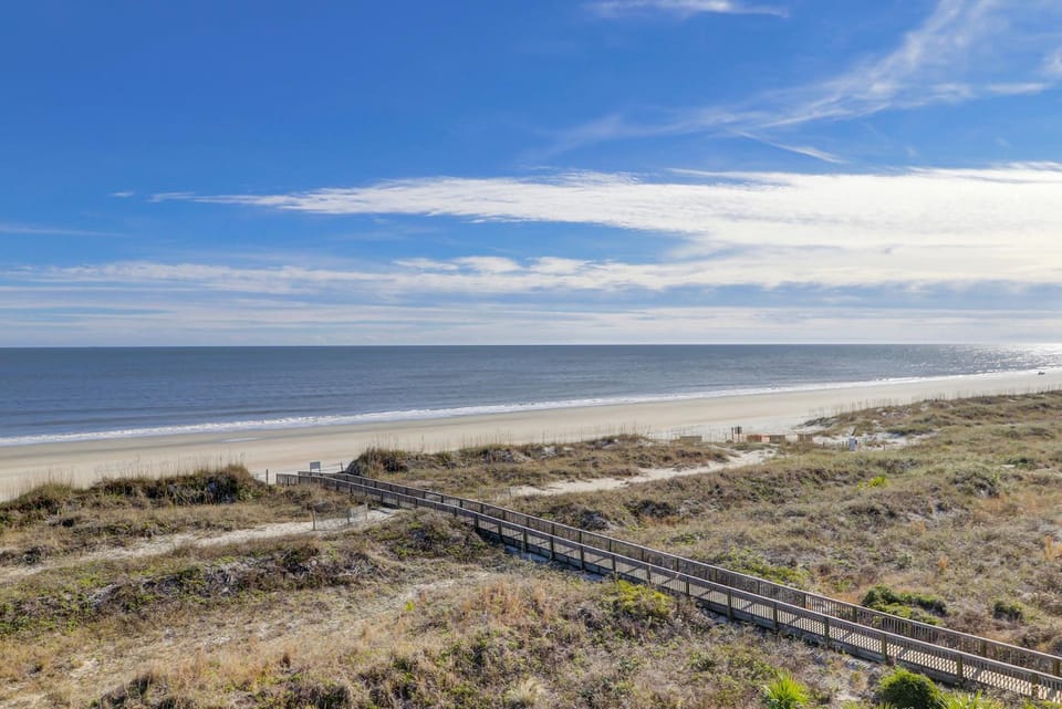 Two Community pools Queen Bunk Beds Sleeper sofa Bikes & Beach Gear included House in Hilton Head Island