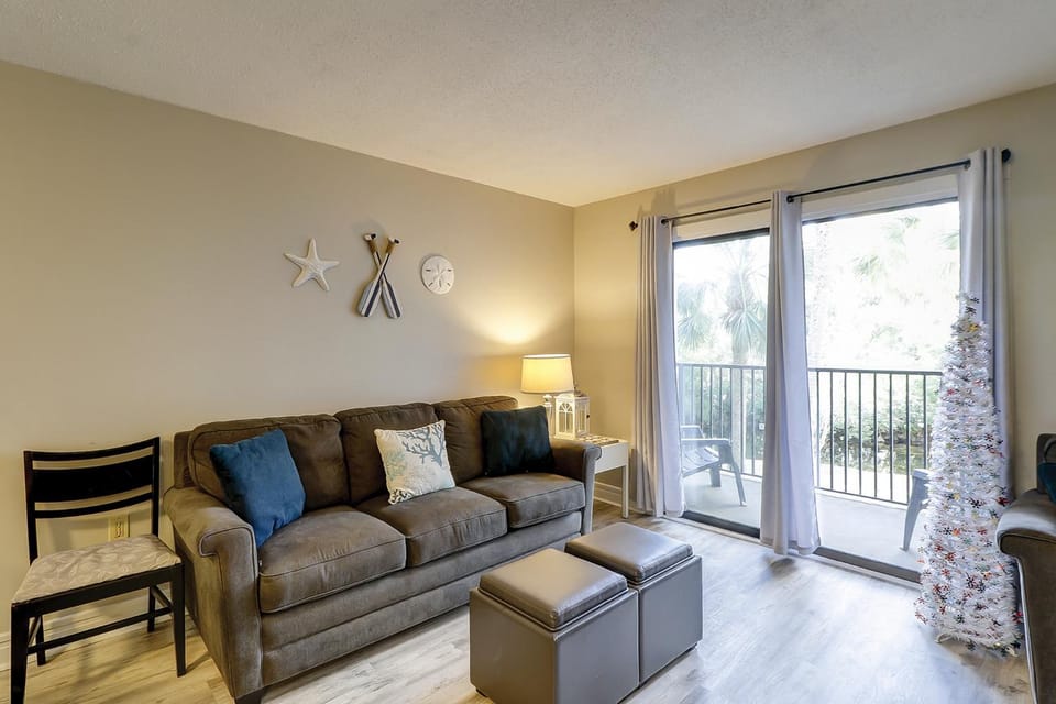 King Queen 2 Twins Sleeper Sofa Free Tennis Pool Beach Gear & Bike Rentals House in South Forest Beach