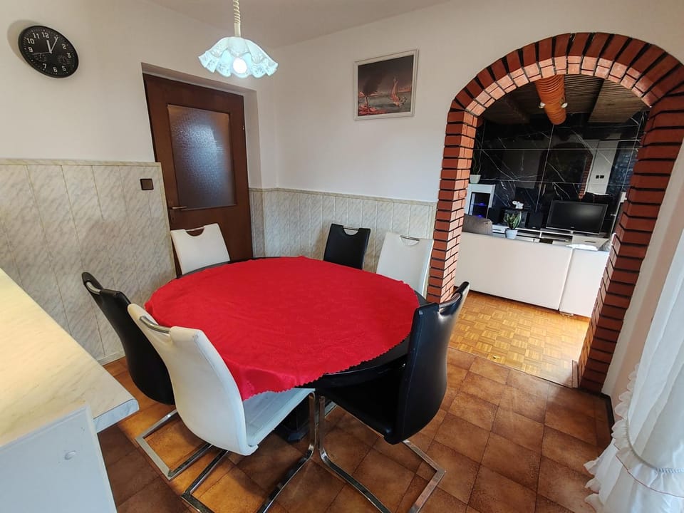 Seating area, Dining area
