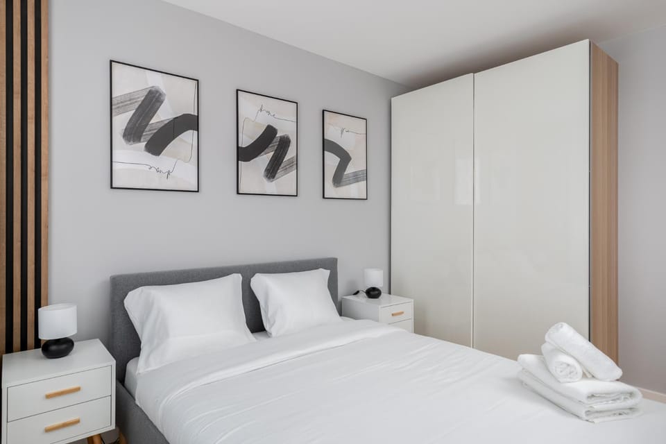 Bed, Photo of the whole room, Bedroom, towels, wardrobe