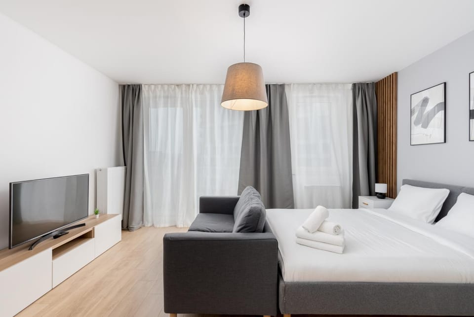 Communal lounge/ TV room, Bed, TV and multimedia, Living room, Photo of the whole room, Seating area, Evening entertainment, Bedroom