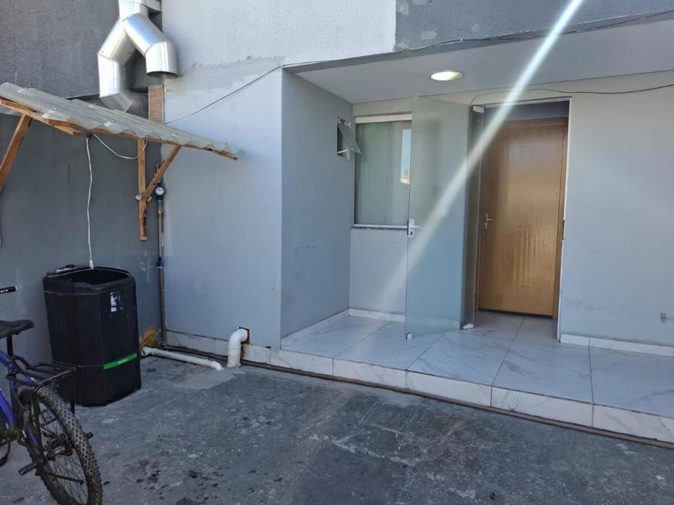Apto Térreo Privativo com Piscina Ar condicionado e vaga de estacionamento em Itapema Apartment in Porto Belo