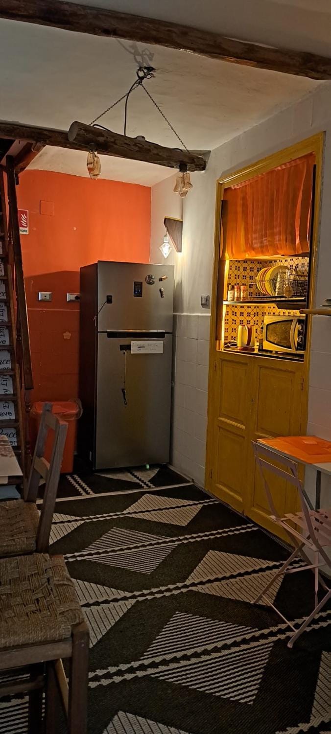 Kitchen or kitchenette, minibar, oven, stove