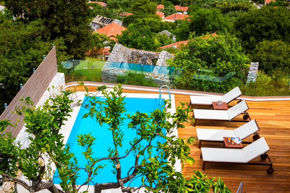 View (from property/room), Pool view, Swimming pool, Inner courtyard view