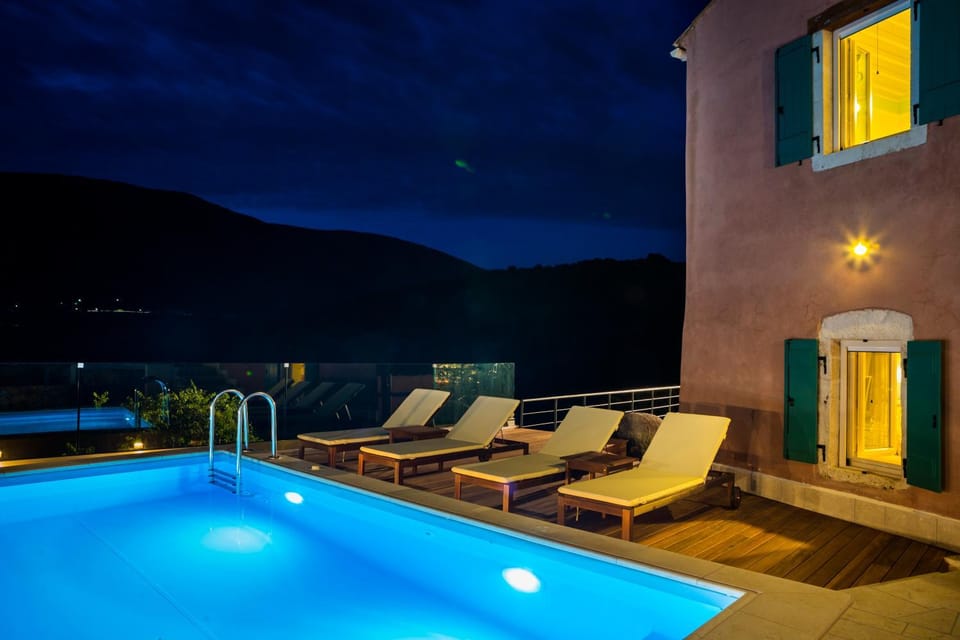 Property building, Pool view, Swimming pool