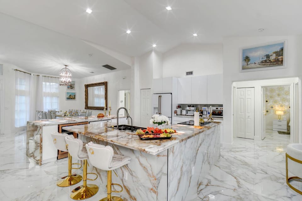 Kitchen or kitchenette, Food and drinks, Dining area, minibar, oven, pet friendly, stove