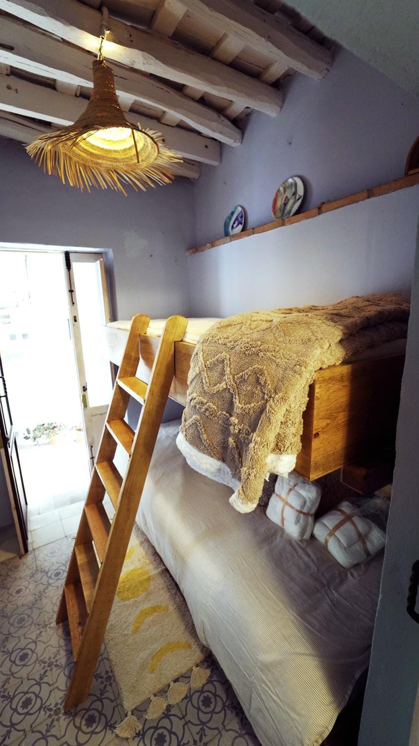 Bedroom, bunk bed