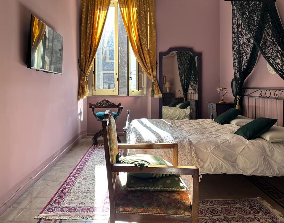 Photo of the whole room, Bedroom