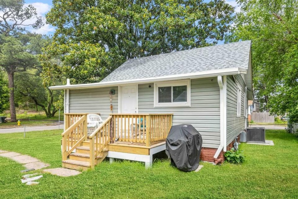 Beach Bungalow - 1 Block to Beach - Pets Welcome! House in Norfolk
