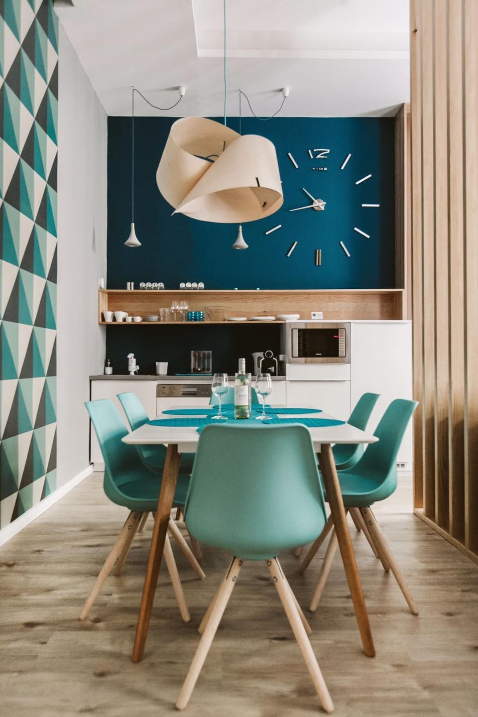 Kitchen or kitchenette, Dining area
